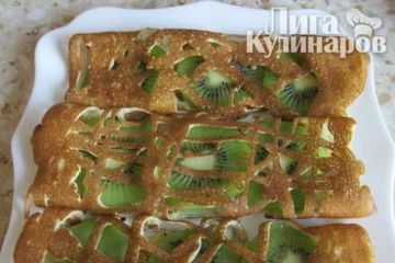 фото рецепта Ажурные блинчики с киви