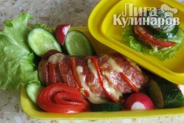 фото рецепта Колбаса, запеченная с помидорами и сыром