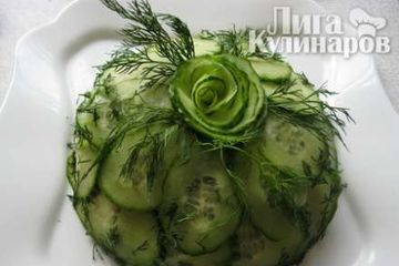 фото рецепта Салат с огурцами и крабовыми палочками