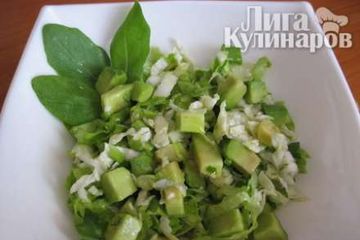 фото рецепта Салат с авокадо и пекинской капустой