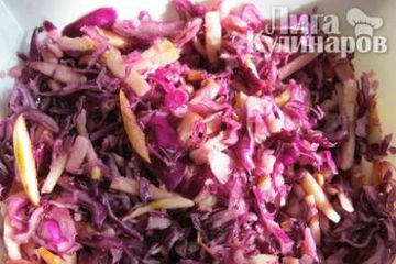 фото рецепта Салат из краснокочанной капусты с маслом