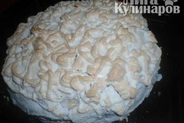 фото рецепта Блинный торт с творожной начинкой и белковым кремом