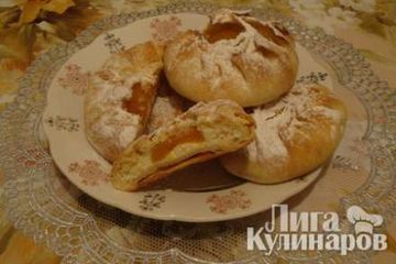 фото рецепта Ватрушка домашняя с творогом и абрикосами