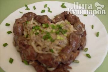 фото рецепта Куриные сердечки тушеные в сливках