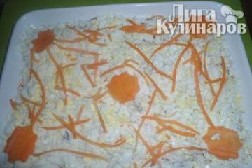 фото рецепта Салат слоеный Поляна звезд с курицей и овощами