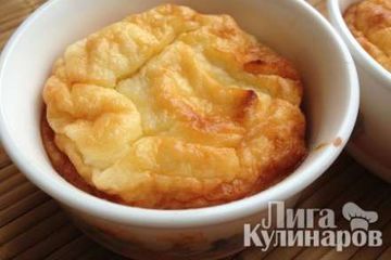 фото рецепта Творожная запеканка в формочках с бананом и персиком