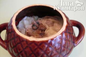 фото рецепта Пельмени с грибами в горшочке