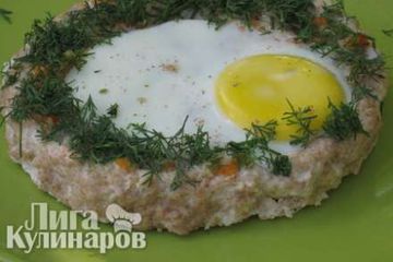 фото рецепта Гнезда из куриного фарша с яйцом