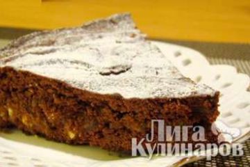фото рецепта Шоколадный торт с миндалем и финиками