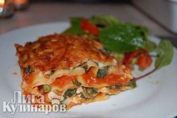 фото рецепта Лазанья с курицей, шпинатом и творогом