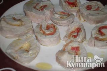 фото рецепта Рулетики из курицы с беконом и сыром