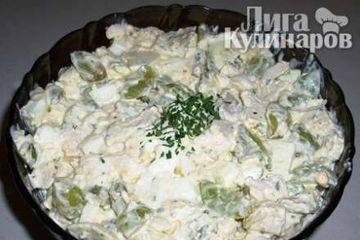 фото рецепта Салат с курицей, виноградом и фетой