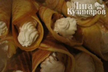 фото рецепта Вафельные трубочки с кремом