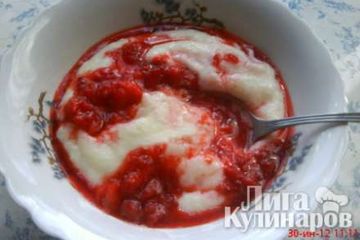 фото рецепта Каша манная с клубникой
