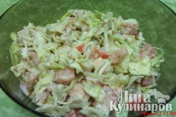 фото рецепта Салат с консервированным кальмаром