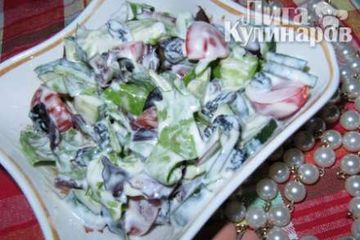 фото рецепта Салат их свежих овощей с изюмом и йогуртом