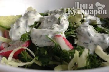 фото рецепта Салат зеленый с йогуртовой заправкой