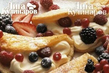 фото рецепта Блины с сыром маскарпоне и ягодами