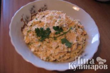 фото рецепта Салат с консервированным лососем