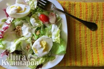 фото рецепта Салат с фаршированными яйцами