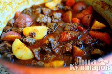 фото рецепта Говядина тушеная с пивом и паприкой