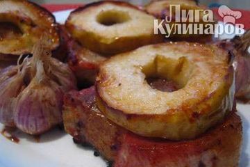 фото рецепта Свинина с яблоками и чесноком