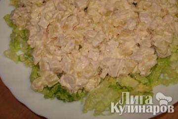фото рецепта Салат из курицы с ананасами