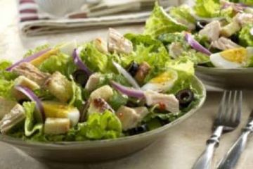 фото рецепта Салат с тунцом и оливками