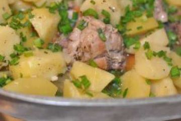 фото рецепта Тушеная картошка с курицей