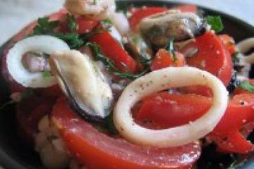 фото рецепта Салат из морепродуктов морской коктейль
