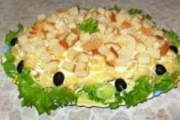 фото рецепта Салат с курицей и сухариками