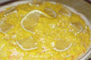 фото рецепта Салат нежность с курицей и сыром