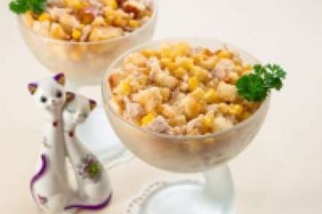 фото рецепта Салат с курицей, сыром, сухариками