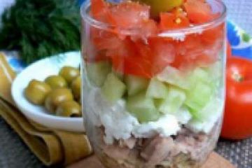 фото рецепта Салат с тунцом, помидорами, огурцами