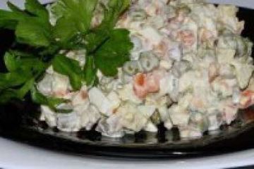 фото рецепта Салат Оливье с курицей