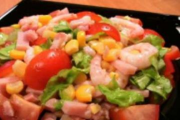 фото рецепта Салат с креветками и кукурузой
