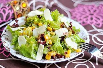 фото рецепта Салат с кукурузой