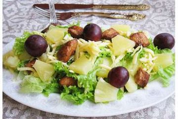 фото рецепта Салат из курицы с ананасами