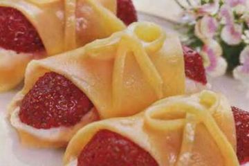 фото рецепта Рулетики из сыра и клубники