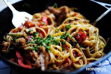 фото рецепта Макароны с курицей и овощами
