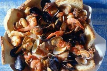 фото рецепта Суп из морепродуктов (Cacciucco alla livornese)