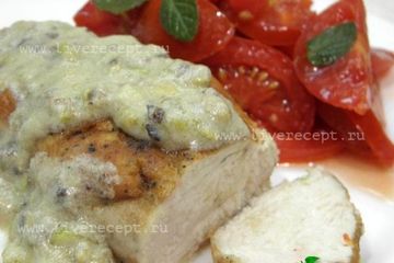 фото рецепта Куриное филе под сливочным соусом с фисташками