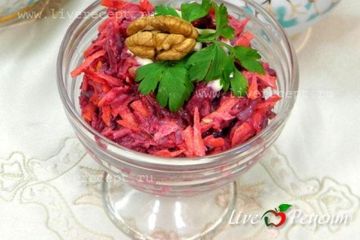 фото рецепта Салат из свеклы с грецкими орехами и чесноком