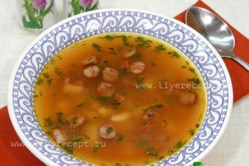 фото рецепта Суп томатный с охотничьими колбасками и фасолью