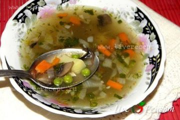 фото рецепта Куриный суп с зеленым горошком и грибами