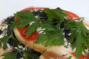 фото рецепта Бутерброды с луком, помидорами и зеленью