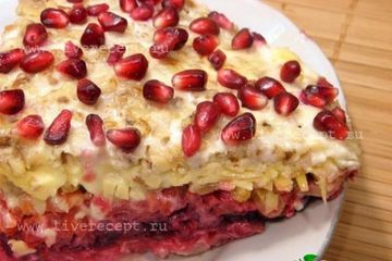фото рецепта Салат овощной с сыром, изюмом и орехами