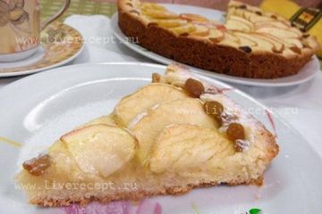 фото рецепта Яблочный пирог с изюмом