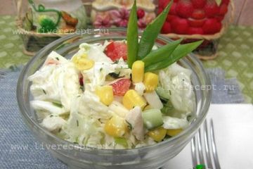 фото рецепта Салат с пекинской капустой, брынзой и курицей.