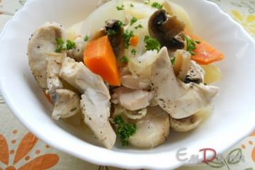 фото рецепта Картофель с овощами, курицей и грибами в пароварке